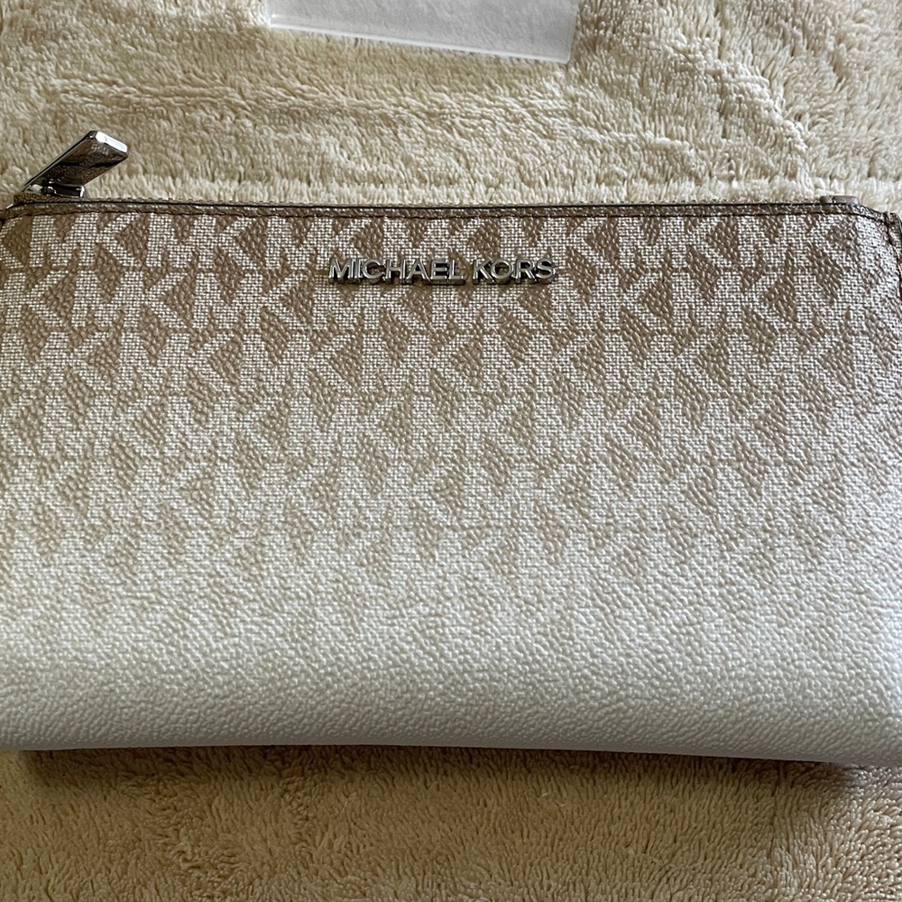 Michael Kors Ombre Beige Brown MK Zip Wristlet - Picture 2 of 6